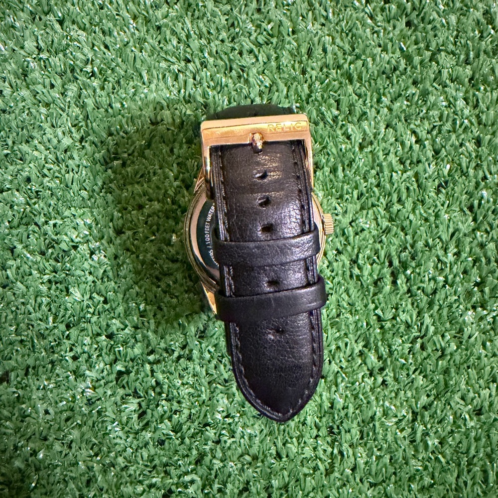 Relic By Fossil Watch With Genuine Leather Strap - Picture 2 of 5